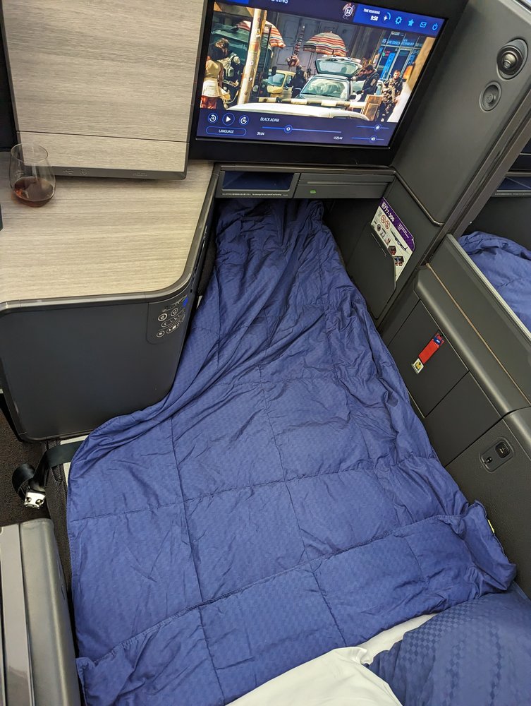 ANA 'The Room' 777-300ER Business Class Flat Bed